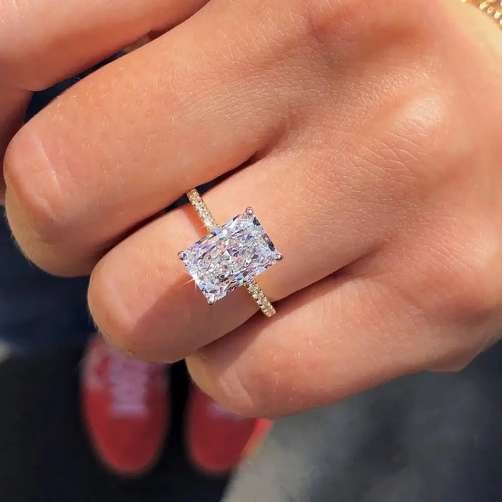 BAGUETTE ÉLITAIRE MOISSANITE RING