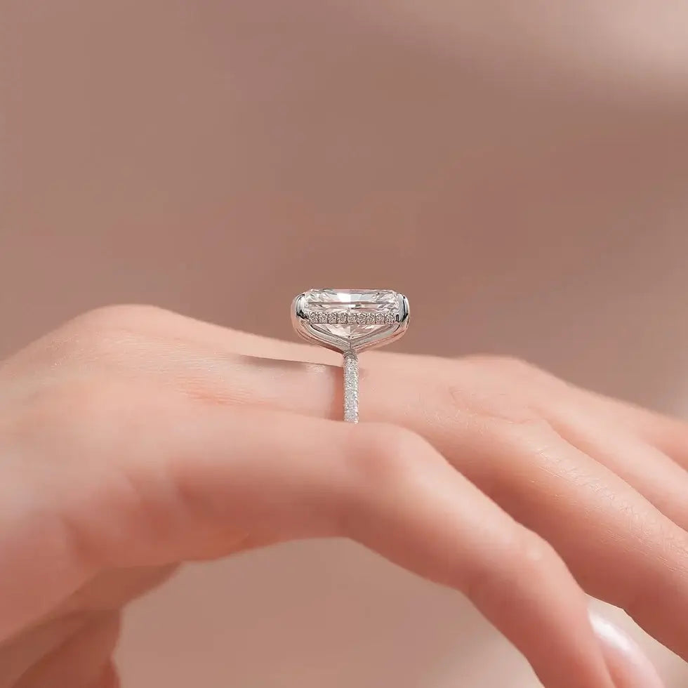BAGUETTE ÉLITAIRE MOISSANITE RING